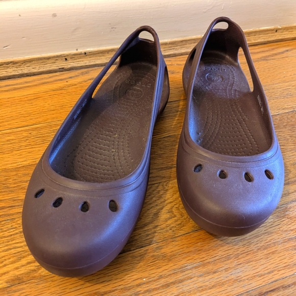 CROCS Women's Size 9 Dark Cherry Kadee Slip On Ballet Flats - Picture 1 of 7